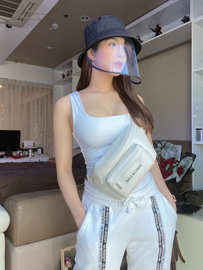 Mu&ocirc;n kiểu hội mẹ bỉm sữa Vbiz kết hợp chăm con v&agrave; b&aacute;n h&agrave;ng online m&ugrave;a dịch: &ldquo;C&aacute;i kh&oacute; l&oacute; c&aacute;i kh&ocirc;n&rdquo; l&agrave; đ&acirc;y! - Ảnh 15.