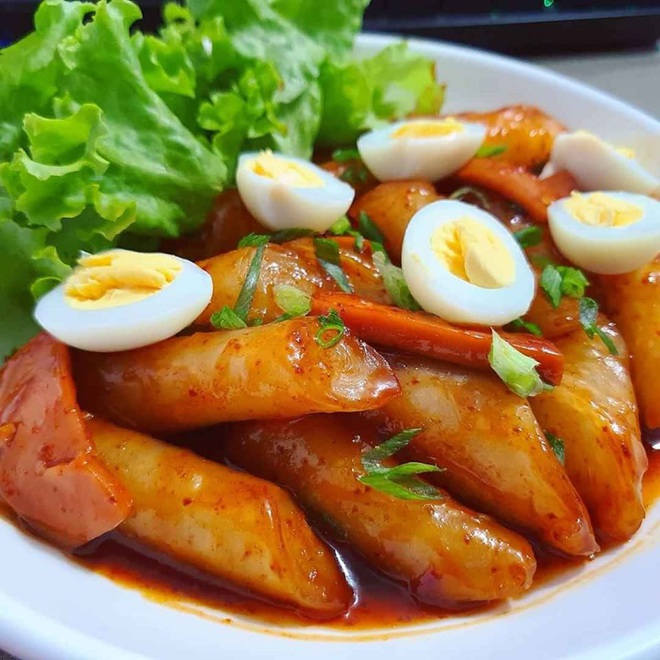 Làm bánh gạo cay Hàn Quốc từ...bánh tráng, chỉ tốn 5 phút nhưng mùi vị không khác gì bánh gạo thật khiến hội chị em phát cuồng - Ảnh 6.