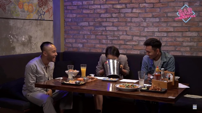 X&oacute;a tan nghi &aacute;n &aacute;i ngại v&igrave; l&ugrave;m x&ugrave;m của hội bạn th&acirc;n, Giang Ơi v&agrave; Khoai Lang Thang tương t&aacute;c cực đ&aacute;ng y&ecirc;u tr&ecirc;n talkshow - Ảnh 2.