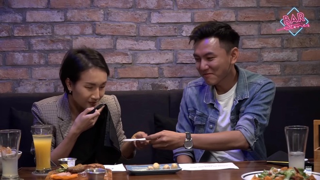 X&oacute;a tan nghi &aacute;n &aacute;i ngại v&igrave; l&ugrave;m x&ugrave;m của hội bạn th&acirc;n, Giang Ơi v&agrave; Khoai Lang Thang tương t&aacute;c cực đ&aacute;ng y&ecirc;u tr&ecirc;n talkshow - Ảnh 3.