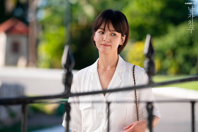 Chi&ecirc;m ngưỡng m&agrave;n l&atilde;o h&oacute;a ngược đỉnh cao của Jang Nara v&agrave; Song Hye Kyo, chị em dễ muốn cắt t&oacute;c pixie d&agrave;i - m&aacute;i mưa để hack tuổi  - Ảnh 5.