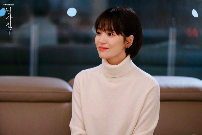 Chi&ecirc;m ngưỡng m&agrave;n l&atilde;o h&oacute;a ngược đỉnh cao của Jang Nara v&agrave; Song Hye Kyo, chị em dễ muốn cắt t&oacute;c pixie d&agrave;i - m&aacute;i mưa để hack tuổi  - Ảnh 7.