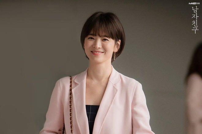 Chi&ecirc;m ngưỡng m&agrave;n l&atilde;o h&oacute;a ngược đỉnh cao của Jang Nara v&agrave; Song Hye Kyo, chị em dễ muốn cắt t&oacute;c pixie d&agrave;i - m&aacute;i mưa để hack tuổi  - Ảnh 8.