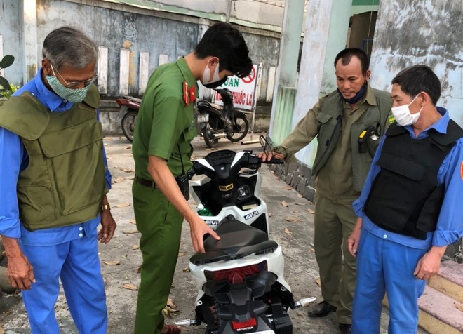 Đo thân nhiệt phòng chống dịch Covid-19, bất ngờ phát hiện đôi nam nữ dương tính với ma túy đá - Ảnh 3.