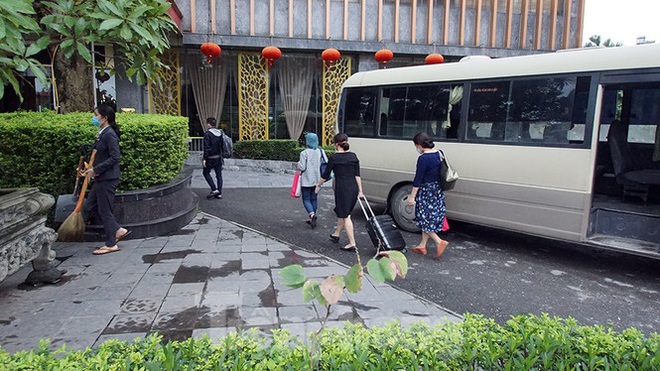Cuộc sống c&aacute;ch ly của c&aacute;c y b&aacute;c sĩ Bạch Mai trong kh&aacute;ch sạn 4 sao - Ảnh 4.