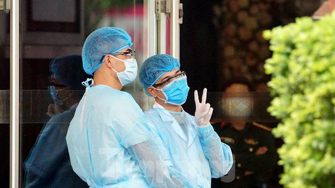 Cuộc sống c&aacute;ch ly của c&aacute;c y b&aacute;c sĩ Bạch Mai trong kh&aacute;ch sạn 4 sao - Ảnh 7.