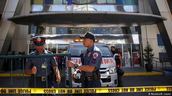 Covid-19 tại Philippines: Cương quyết không chịu đeo khẩu trang, người đàn ông bị cảnh sát bắn chết - Ảnh 1.