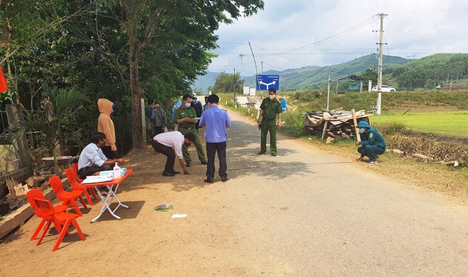 Truy tìm thanh niên tát vào mặt nữ thành viên tổ kiểm soát y tế phòng chống dịch Covid-19 - Ảnh 2.