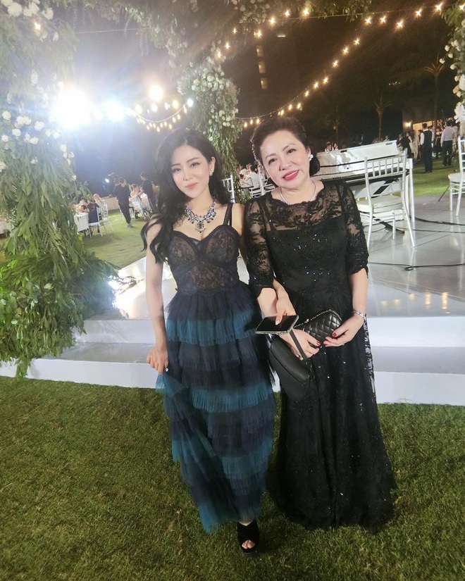 Cực phẩm như anh em Ông Cao Thắng mà cũng lép vế khi đứng cạnh mẹ: Chị nhà trẻ trung và thần thái quá! - Ảnh 5.