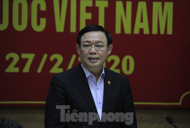 &Ocirc;ng Vương Đ&igrave;nh Huệ: Y&ecirc;u thương nhau th&igrave; phải gi&atilde;n c&aacute;ch x&atilde; hội - Ảnh 1.