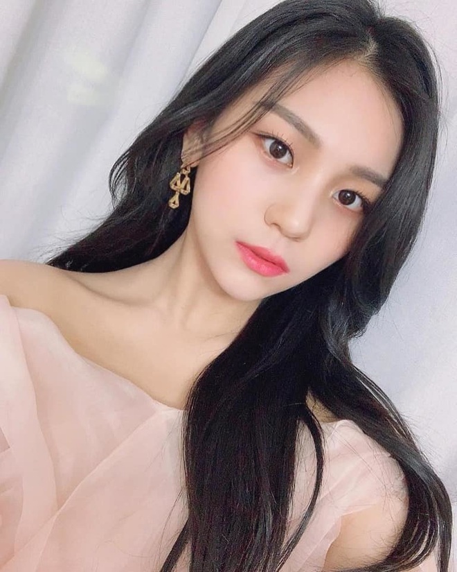 Umji (G-Friend) gây sốt với nhan sắc thật ngoài đời đẹp ngỡ ngàng - Ảnh 2.