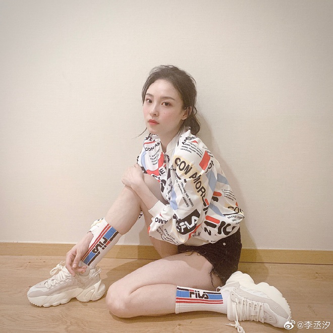 Th&iacute; sinh S&aacute;ng Tạo Doanh g&acirc;y sốt Weibo: Trạng nguy&ecirc;n thi&ecirc;n t&agrave;i, visual thanh t&uacute;, đỗ ĐH Bắc Kinh d&ugrave; lơ l&agrave; v&igrave; y&ecirc;u đương - Ảnh 6.