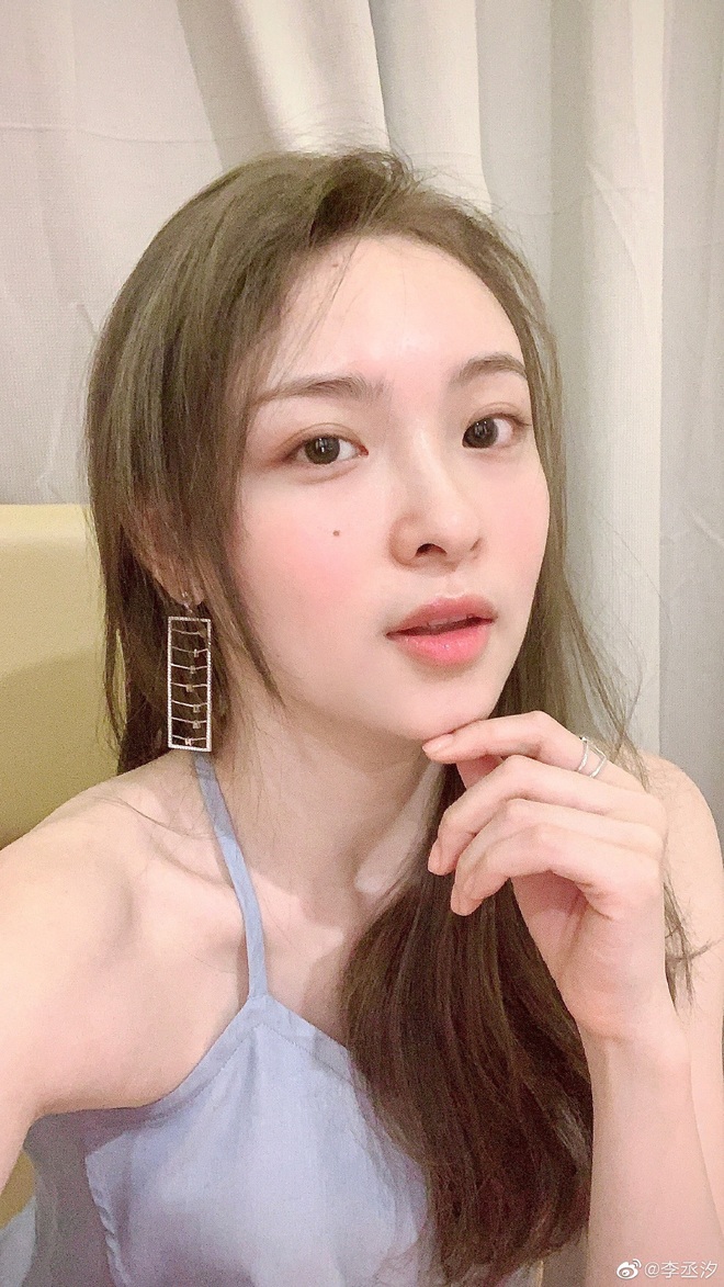 Th&iacute; sinh S&aacute;ng Tạo Doanh g&acirc;y sốt Weibo: Trạng nguy&ecirc;n thi&ecirc;n t&agrave;i, visual thanh t&uacute;, đỗ ĐH Bắc Kinh d&ugrave; lơ l&agrave; v&igrave; y&ecirc;u đương - Ảnh 1.