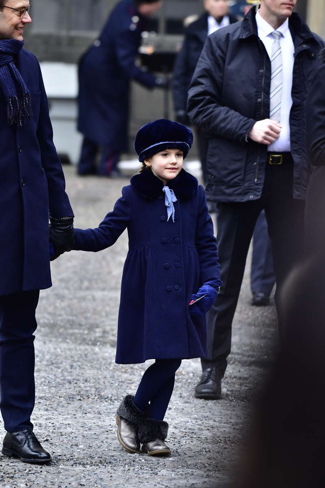Công chúa Estelle của Thụy Điển: Nữ hoàng tương lai mới 8 tuổi đã xinh đẹp xuất chúng, đốn tim dân tình với style đáng yêu siêu cấp - Ảnh 10.