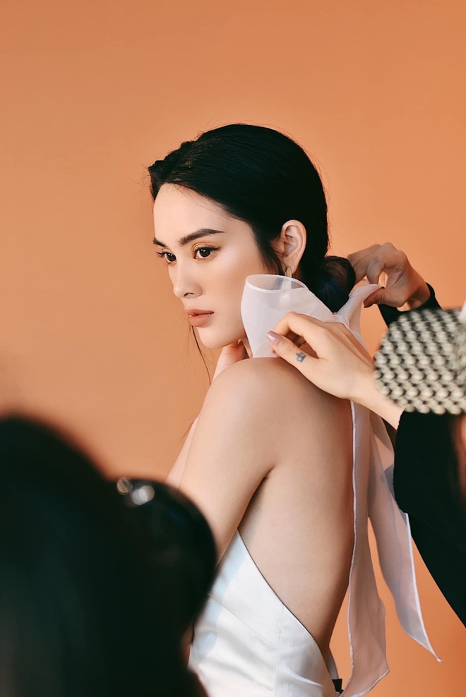 Thất thu vì dịch, mẫu lookbook tranh thủ tìm cách tăng tương tác, lấn sân vlog: Tầm này rồi, không bổ ngang thì cũng bổ dọc thôi! - Ảnh 6.