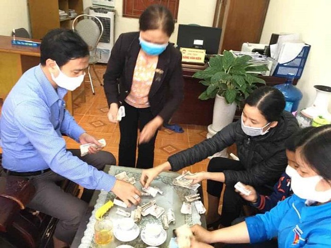 Học sinh lớp 2 đập lợn lấy tiền ủng hộ phòng chống COVID-19 - Ảnh 1.