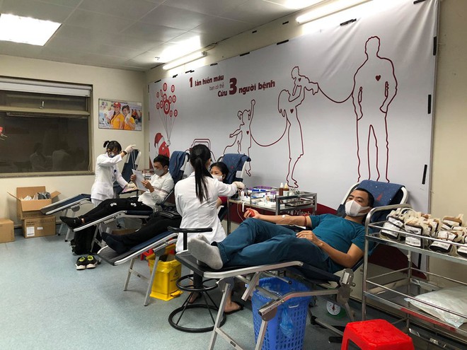 Lượng m&aacute;u dự trữ chỉ c&ograve;n đủ 1 tuần điều trị, khẩn cấp k&ecirc;u gọi người d&acirc;n hiến m&aacute;u - Ảnh 1.