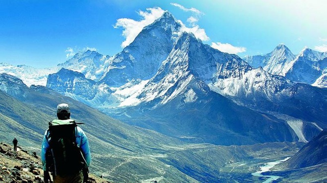 Lần đầu tiên trong suốt hơn 30 năm, người dân Ấn Độ có thể nhìn thấy dãy Himalaya hùng vĩ từ xa do tác động của dịch Covid-19 - Ảnh 1.