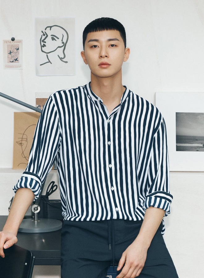 Diện đồ y hệt, sao trông ông chủ Danbam Park Seo Joon khác quá sau 2 năm: Đúng là cái răng cái tóc là góc con người! - Ảnh 2.