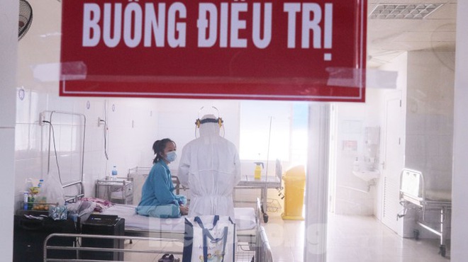 Vào bệnh viện Đà Nẵng xem bác sĩ chăm sóc bệnh nhân COVID-19 - Ảnh 5.