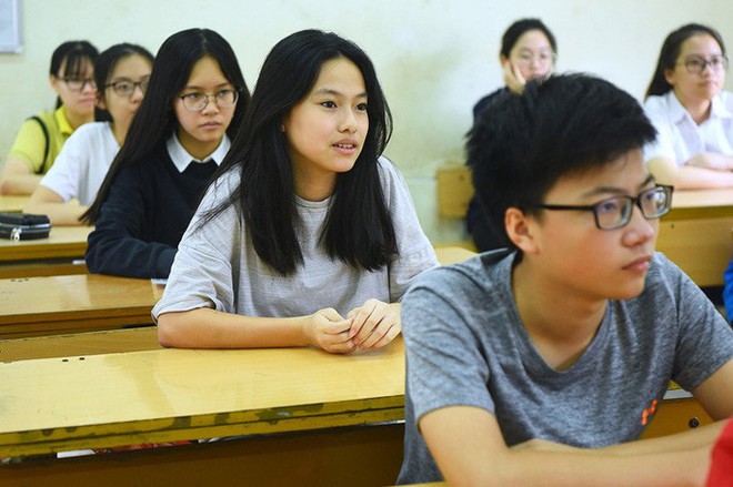Bố tr&iacute; lệch giờ, tổ chức ch&agrave;o cờ trong từng lớp học khi đi học trở lại - Ảnh 1.