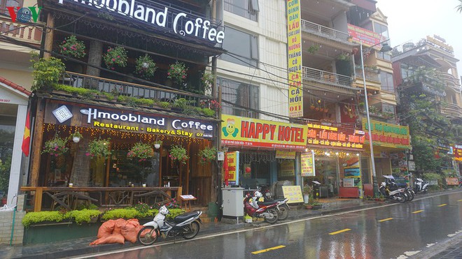 Sa Pa mưa m&ugrave;, thưa vắng kh&aacute;ch du lịch dịp nghỉ lễ 30/4 - Ảnh 16.
