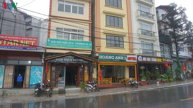 Sa Pa mưa m&ugrave;, thưa vắng kh&aacute;ch du lịch dịp nghỉ lễ 30/4 - Ảnh 4.