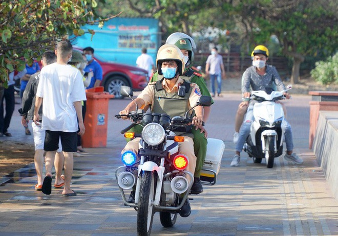  Chưa bao giờ vào kỳ nghỉ lễ, biển Vũng Tàu không một bóng người  - Ảnh 10.