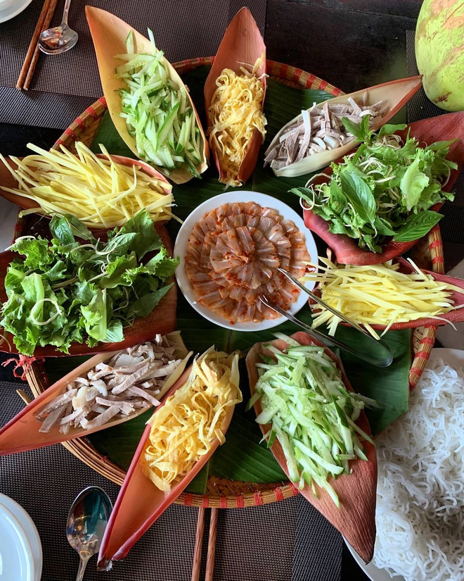 Việt Nam ta có những món lẩu với tên gọi cực kỳ độc lạ, toàn là đặc sản nức tiếng ở địa phương chắc hẳn bạn chưa từng ăn thử - Ảnh 4.