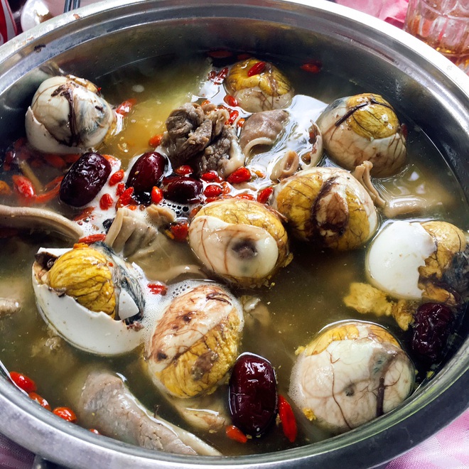 Việt Nam ta có những món lẩu với tên gọi cực kỳ độc lạ, toàn là đặc sản nức tiếng ở địa phương chắc hẳn bạn chưa từng ăn thử - Ảnh 8.
