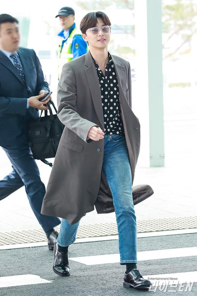 Ông chủ Danbam Park Seo Joon đúng là nam thần sân bay: Lúc như CEO đã giàu còn soái, khi đi dép xỏ ngón cũng ngầu như catwalk - Ảnh 8.