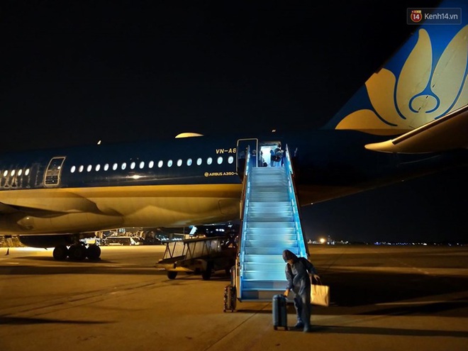 Hơn 270 công dân Việt Nam từ Malaysia về nước trên chuyến bay của Vietnam Airlines - Ảnh 5.