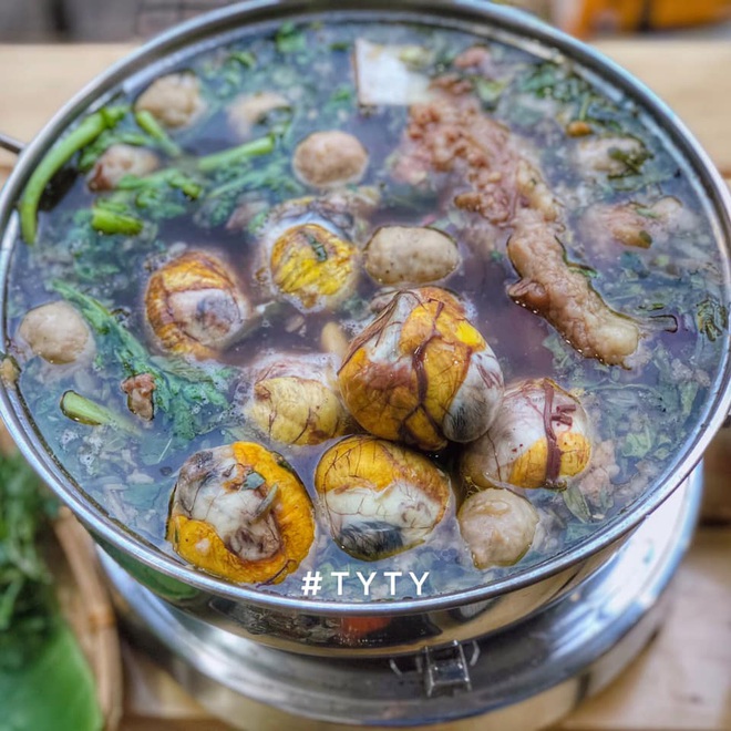 Việt Nam ta có những món lẩu với tên gọi cực kỳ độc lạ, toàn là đặc sản nức tiếng ở địa phương chắc hẳn bạn chưa từng ăn thử - Ảnh 8.
