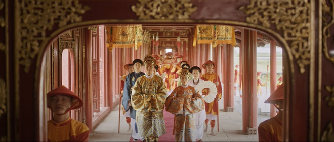 Câu chuyện thật phía sau lời hứa của Vua Bảo Đại và lá thư đánh ghen Nam Phương Hoàng hậu gửi cho Lý Lệ Hà được tái hiện trong MV mới của Hoà Minzy - Ảnh 7.