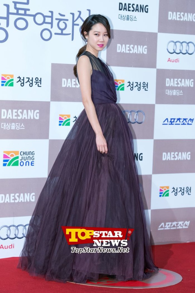 Viễn cảnh thảm đỏ Baeksang 2020 bùng nổ vì 5 mỹ nhân đề cử giải khủng: Combo Kim Hee Ae, IU, Son Ye Jin đúng là tuyệt phẩm - Ảnh 35.