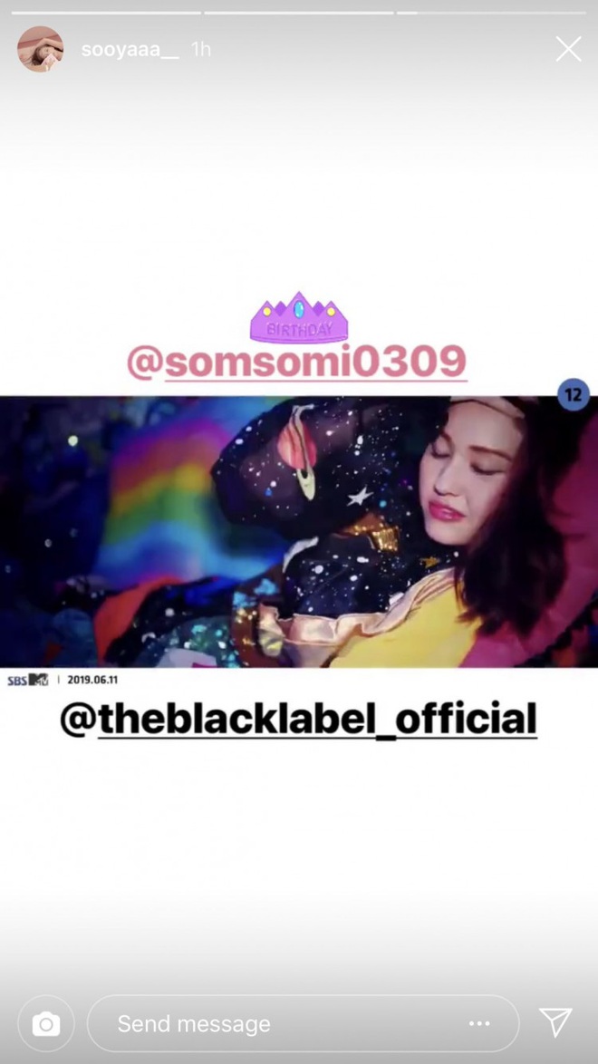 H&oacute;a ra Lisa lẫn BLACKPINK đều l&agrave; fan &ldquo;cứng&rdquo; của Somi từ thời l&agrave; th&agrave;nh vi&ecirc;n &ldquo;hụt&rdquo; của TWICE, giờ lại th&agrave;nh chị em chung 1 nh&agrave; bảo sao th&acirc;n thế! - Ảnh 7.