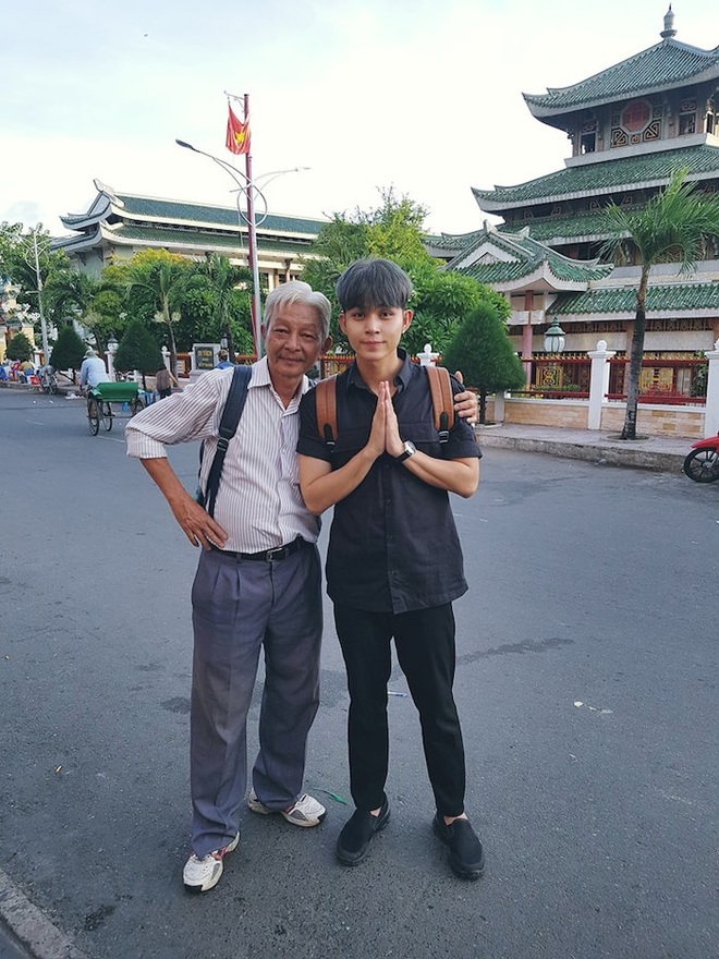 Jun Phạm cố n&eacute;n nước mắt, kể nỗi đau mất mẹ năm 19 tuổi: &ldquo;Ngủ kế b&ecirc;n mẹ m&agrave; mẹ mất kh&ocirc;ng biết&rdquo; - Ảnh 3.