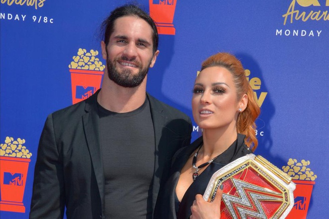 Mỹ nhân Becky Lynch thông báo có tin vui cùng với nam thần Seth Rollins, fan dù tiếc đai vô địch nhưng vẫn nô nức chúc mừng cặp đôi hot nhất làng WWE - Ảnh 2.