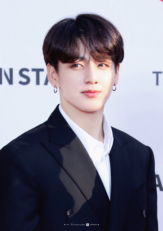 3 pha dịch chuyển đều v&agrave; tr&ugrave;ng hợp đến mức g&acirc;y sốc của BTS, ri&ecirc;ng em &uacute;t Jungkook l&agrave; center n&ecirc;n kh&aacute;c hẳn? - Ảnh 5.