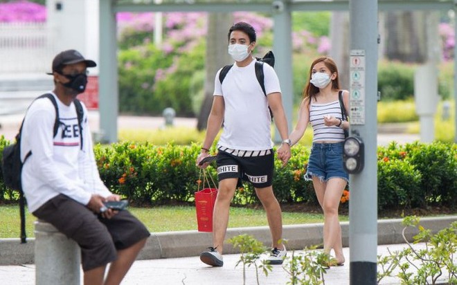 Singapore th&ecirc;m 1 người tử vong do Covid-19, tổng số mắc vượt 24.000 - Ảnh 1.