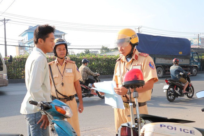 Từ 15-5, CSGT đồng loạt ra quân tổng kiểm soát các loại xe - Ảnh 1.