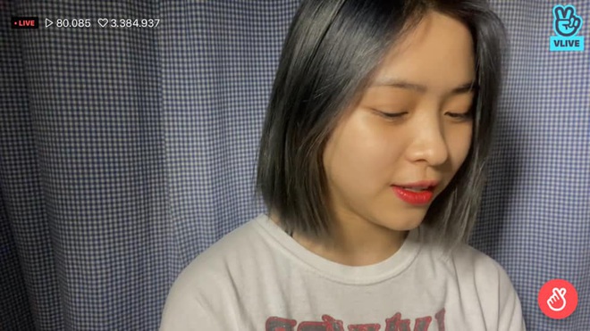Nữ idol Kpop khiến netizen cười ngất với pha ra mắt hội ghét bếp không thể “chuẩn” hơn: hí hửng làm bánh quy, kết quả lại thành… da gà chiên giòn - Ảnh 1.