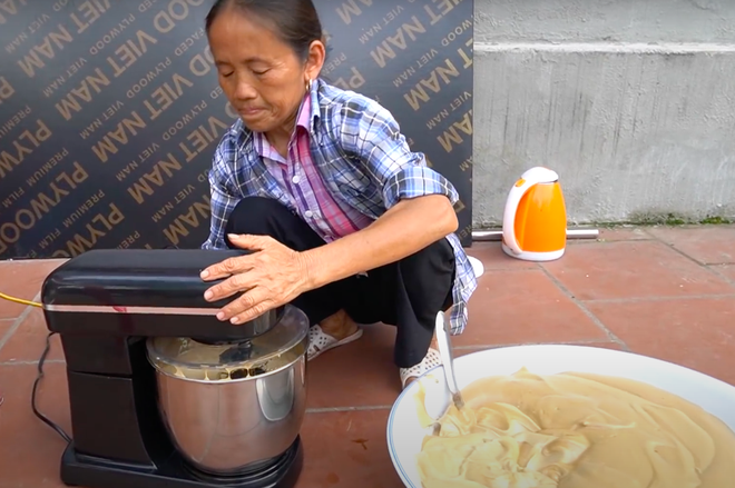 Trong khi nhiều người trẻ fail &ldquo;sấp mặt&rdquo; th&igrave; b&agrave; T&acirc;n vẫn l&agrave;m th&agrave;nh c&ocirc;ng m&oacute;n hot trend n&agrave;y, lại c&ograve;n l&agrave; size khổng lồ gấp 100 lần - Ảnh 4.