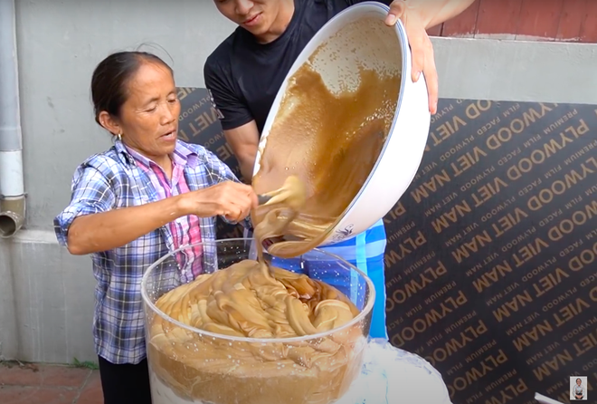 Trong khi nhiều người trẻ fail &ldquo;sấp mặt&rdquo; th&igrave; b&agrave; T&acirc;n vẫn l&agrave;m th&agrave;nh c&ocirc;ng m&oacute;n hot trend n&agrave;y, lại c&ograve;n l&agrave; size khổng lồ gấp 100 lần - Ảnh 6.
