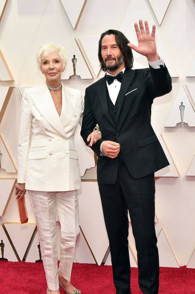 270,000 fans are touched by the kindest star on the planet: People choose a girlfriend, Keanu Reeves brought her biological mother to the Oscars red carpet - Photo 5.