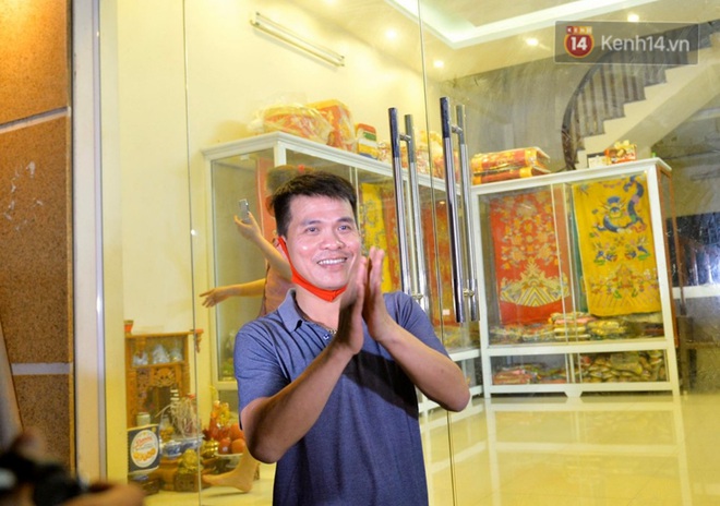 Ảnh, clip: Người dân thôn Đông Cứu phấn khởi trong đêm dỡ cách ly, Hà Nội không còn ổ dịch Covid-19 - Ảnh 7.