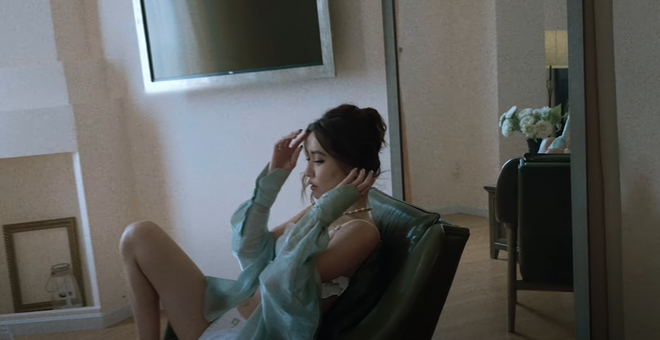 Trong 1 tối, B&iacute;ch Phương tung E.P si&ecirc;u chill lả lơi n&oacute;ng bỏng mắt, Chi Pu c&ocirc;ng bố dự &aacute;n trở lại bằng lời khẳng định Tiền nhiều để l&agrave;m show! - Ảnh 5.