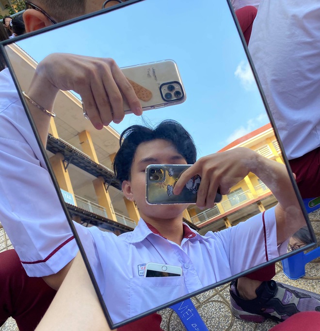 Nam sinh lớp 12 học cô Minh Hiếu đi đường quyền với dàn Iphone 11 Pro Max, XS Max xịn sò khiến dân mạng mắt tròn mắt dẹt - Ảnh 2.