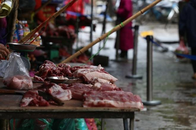  Gi&aacute; thịt heo chỉ rẻ tr&ecirc;n ti vi, Bộ C&ocirc;ng Thương n&oacute;i g&igrave;?  - Ảnh 1.