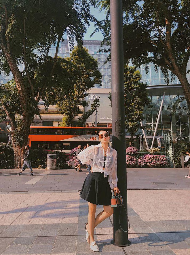 Kiểu &aacute;o sơ mi đang khiến mỹ nh&acirc;n Vbiz m&ecirc; mẩn: Muốn sang chảnh hay sexy đều đủ cả, c&aacute;c chị em c&ograve;n chờ g&igrave; m&agrave; kh&ocirc;ng tậu ngay - Ảnh 10.